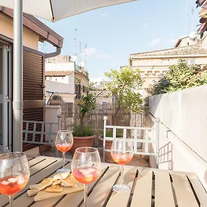 Apartment Penthouse With Terrace In The Heart Of, Rom
